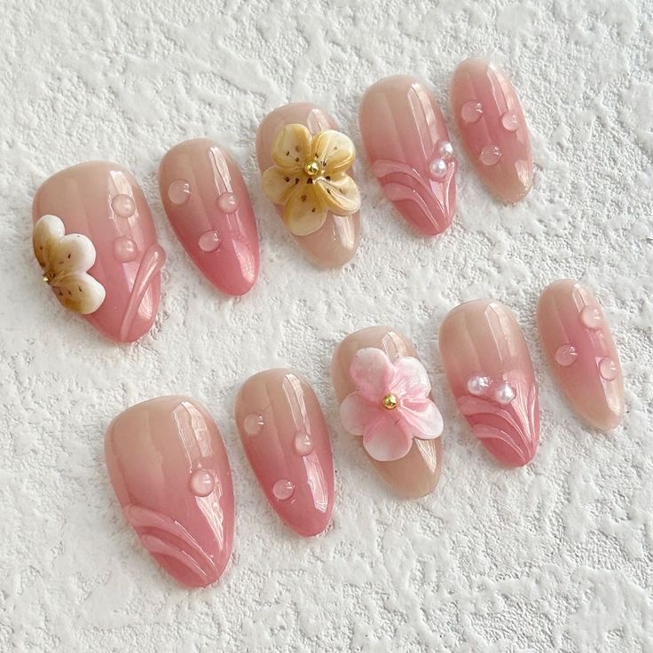 Minimal 3d Nail Art Per Nail