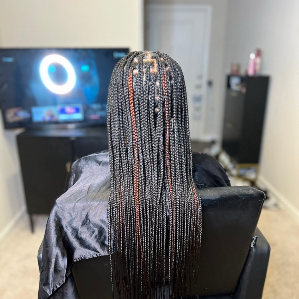 Medium Knotless at Braider Queen in Laurel, MD