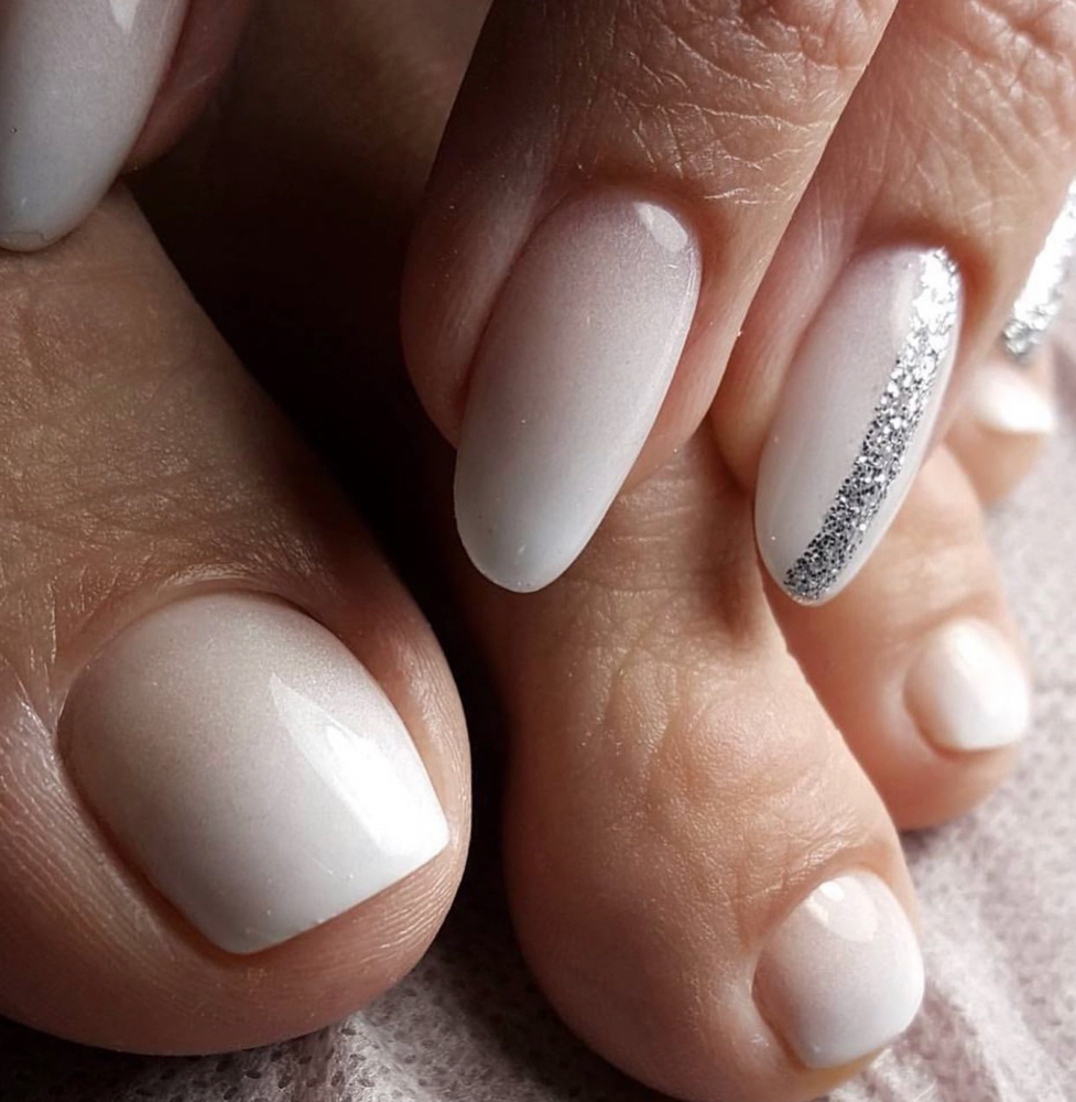 CLASSIC PEDICURE AND MANICURE
