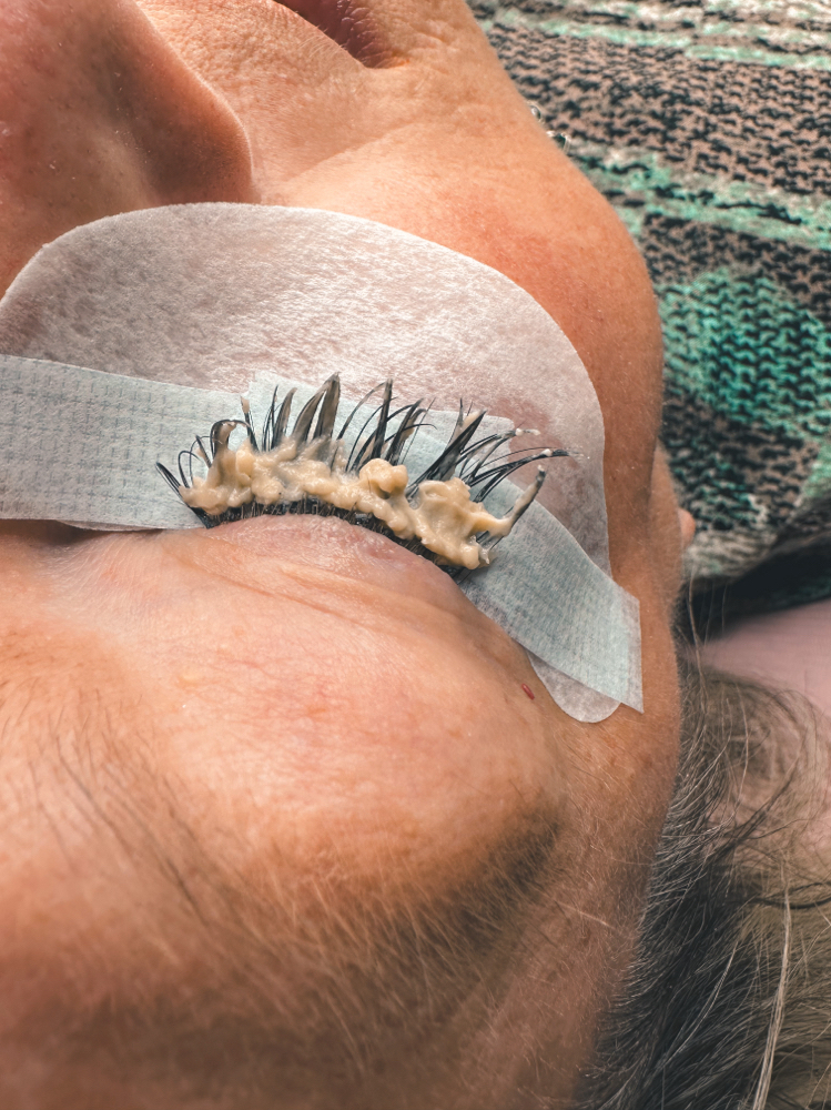 Lash Removal