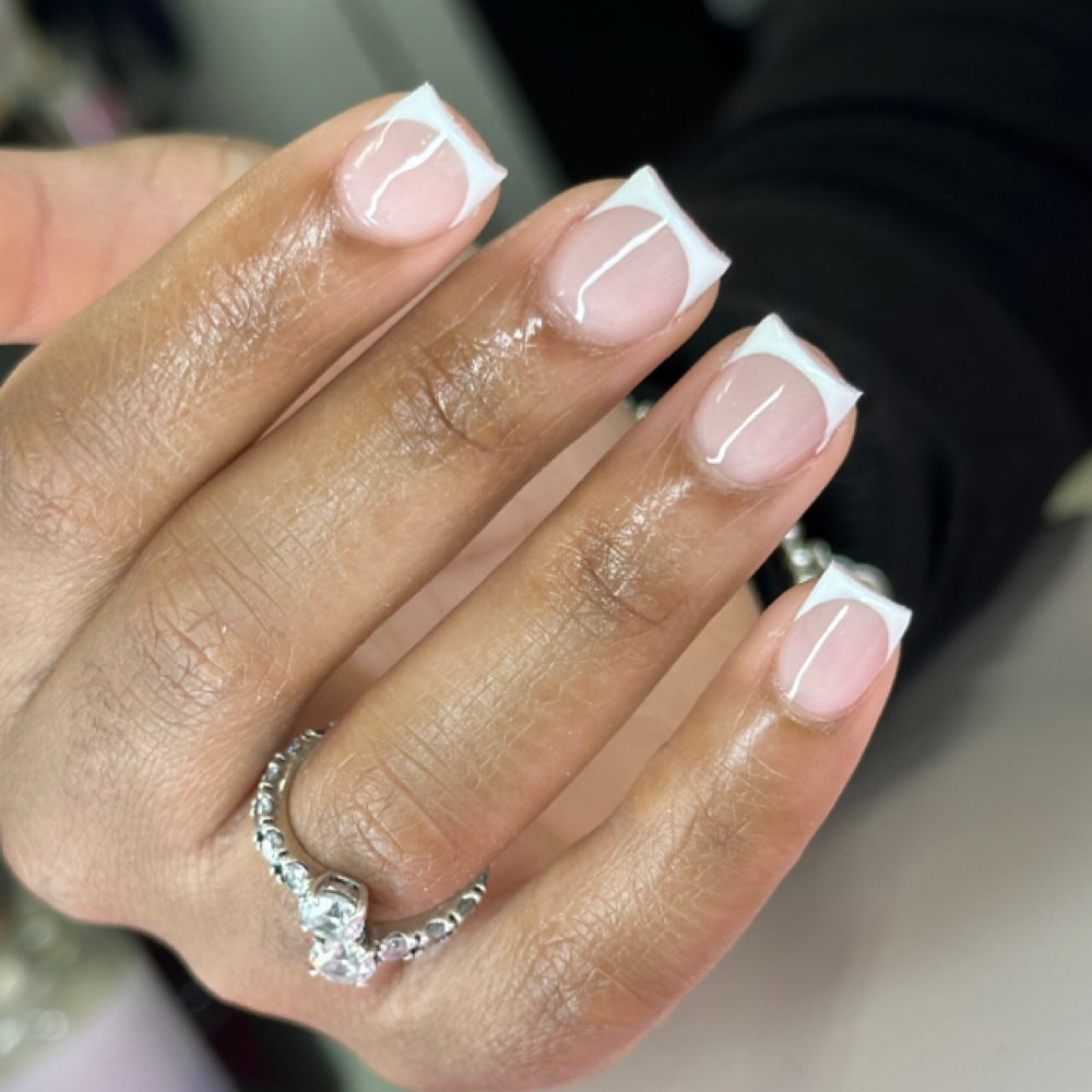 🎉SPECIAL- SHORT FRENCH TIP SET at LeAnna Nailz in Cincinnati, OH