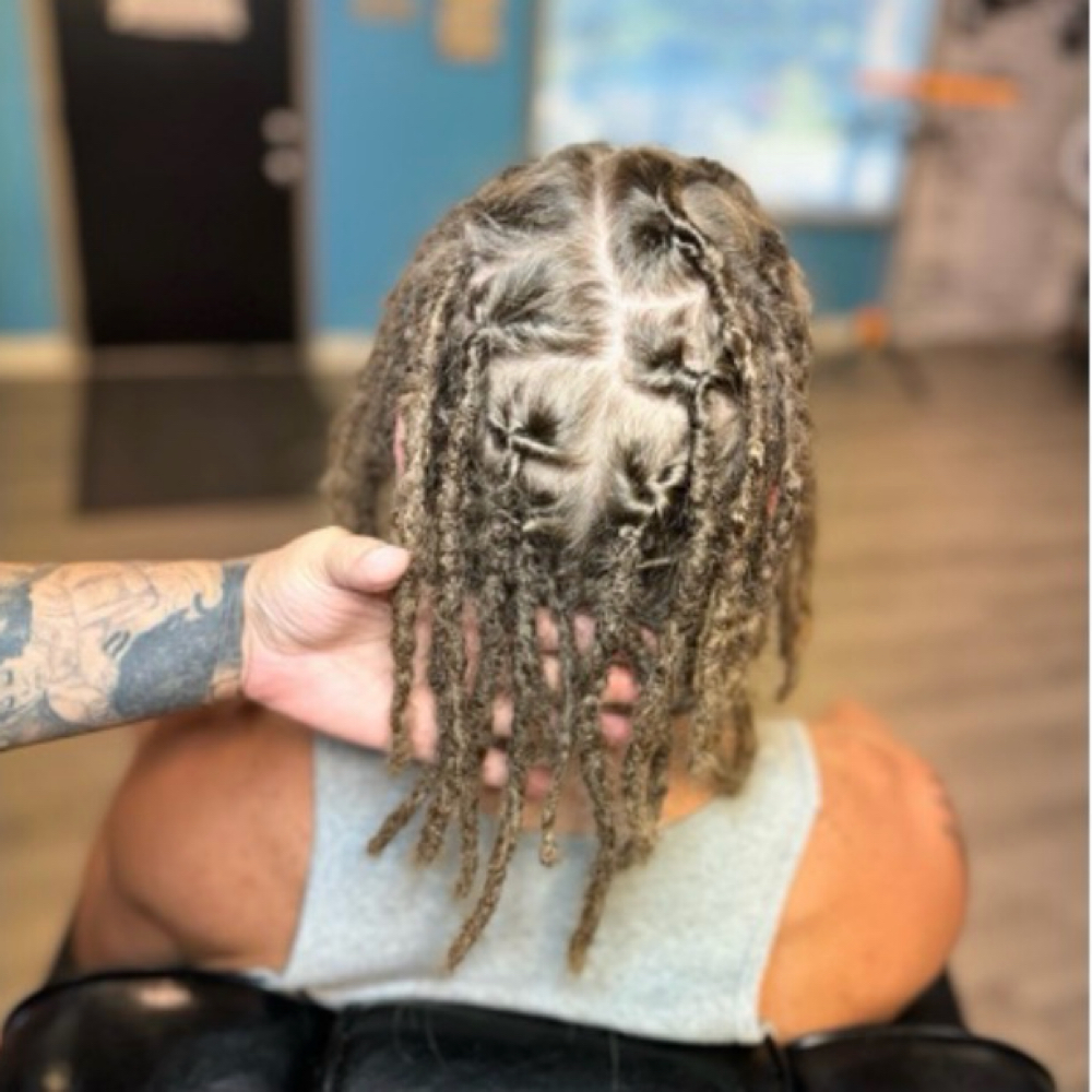 Straight hair crochet retwist at Trap Headdz in Middletown, OH