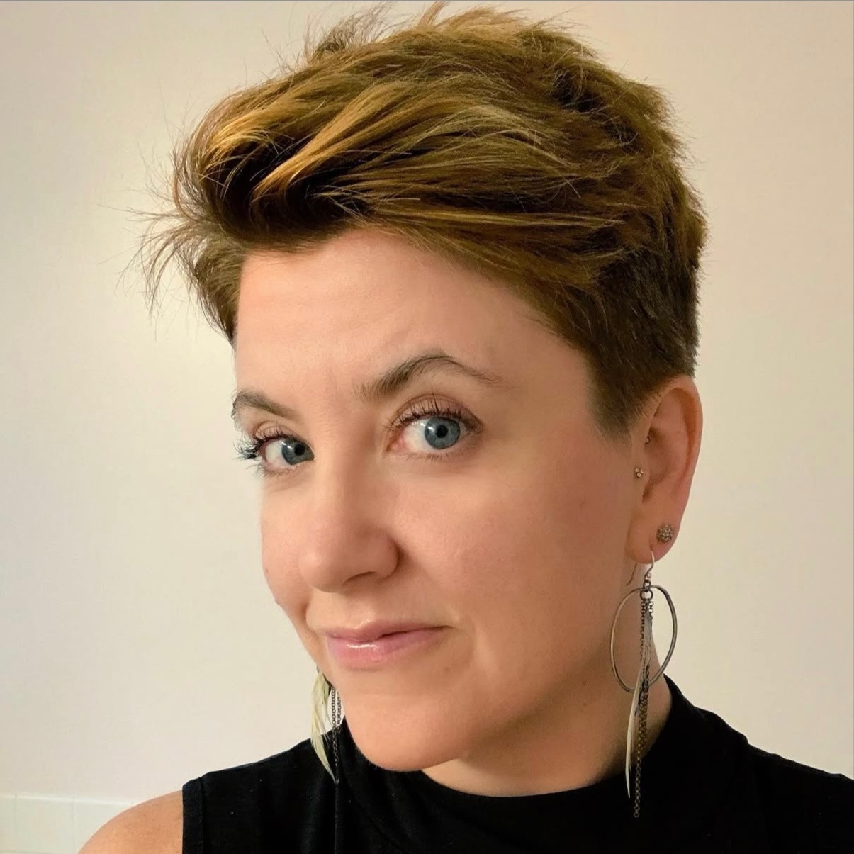 Women's Precision Short Cut at Mariposa Collective in Essex Junction, VT