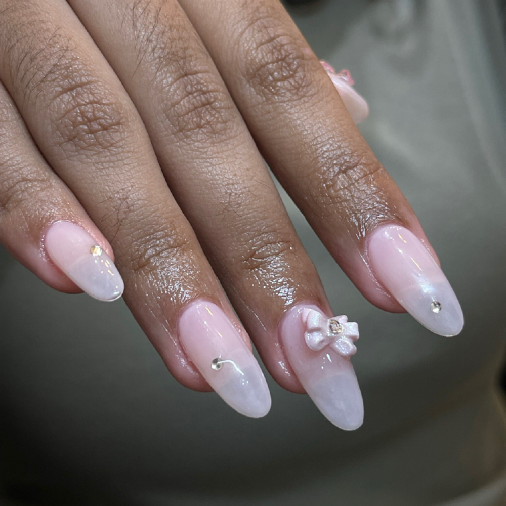 Minimal Art at Fri3ndlynails in Brooklyn, NY