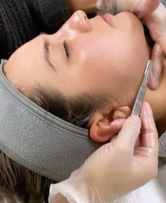 Dermaplane Facial (60-75 Minutes)