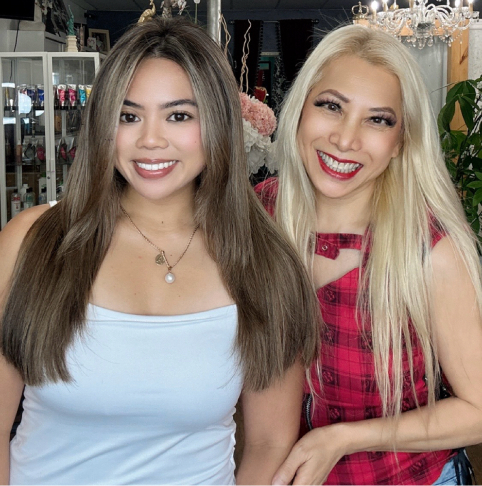 Lady’s Haircut at CELEBRITY HAIR in Houston, TX
