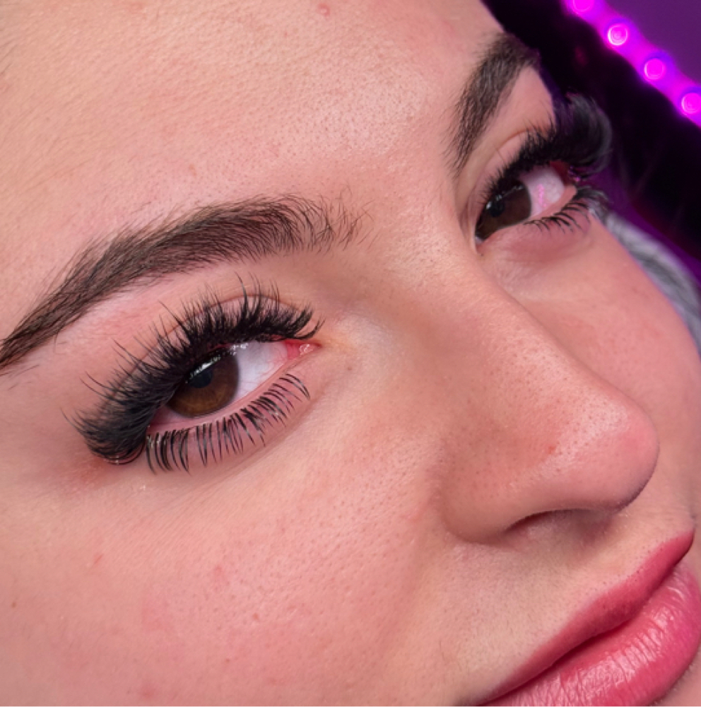 Wispy Volume Full-set at Diverse Esthetics in Depew, NY