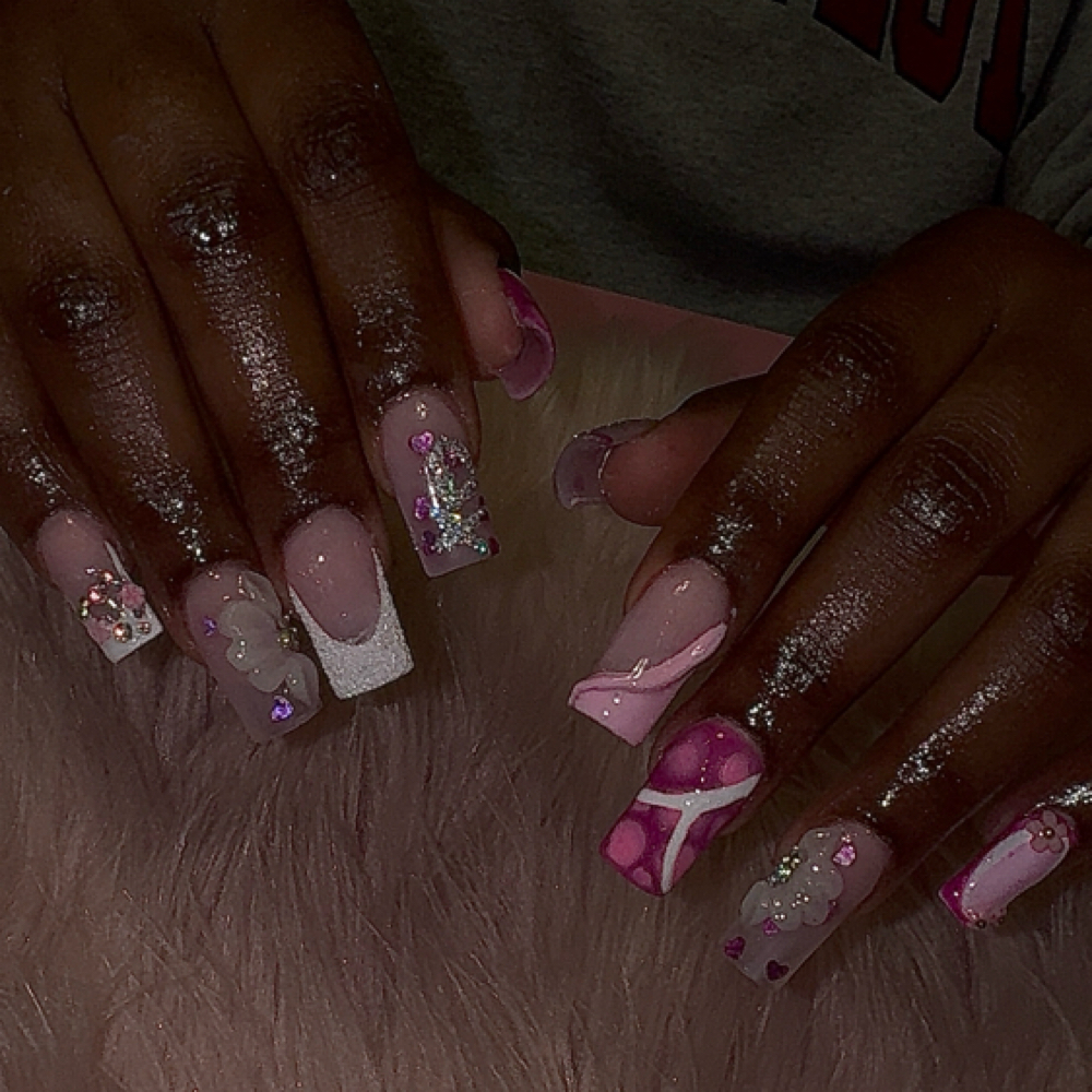 Medium Nail Set w/ Design at DiamondKnails in Memphis, TN