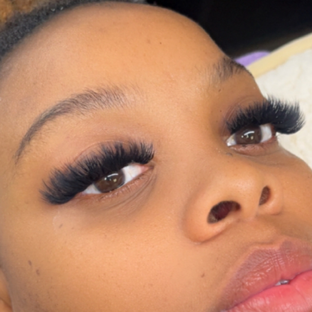 The Beehold Signature Cluster Set at Beehold Beauty in Jacksonville, FL