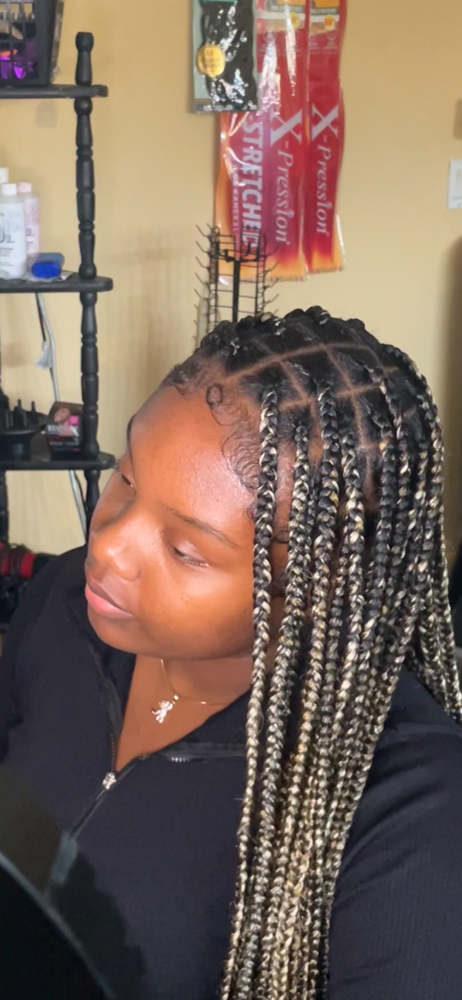 Medium Knotless With Color