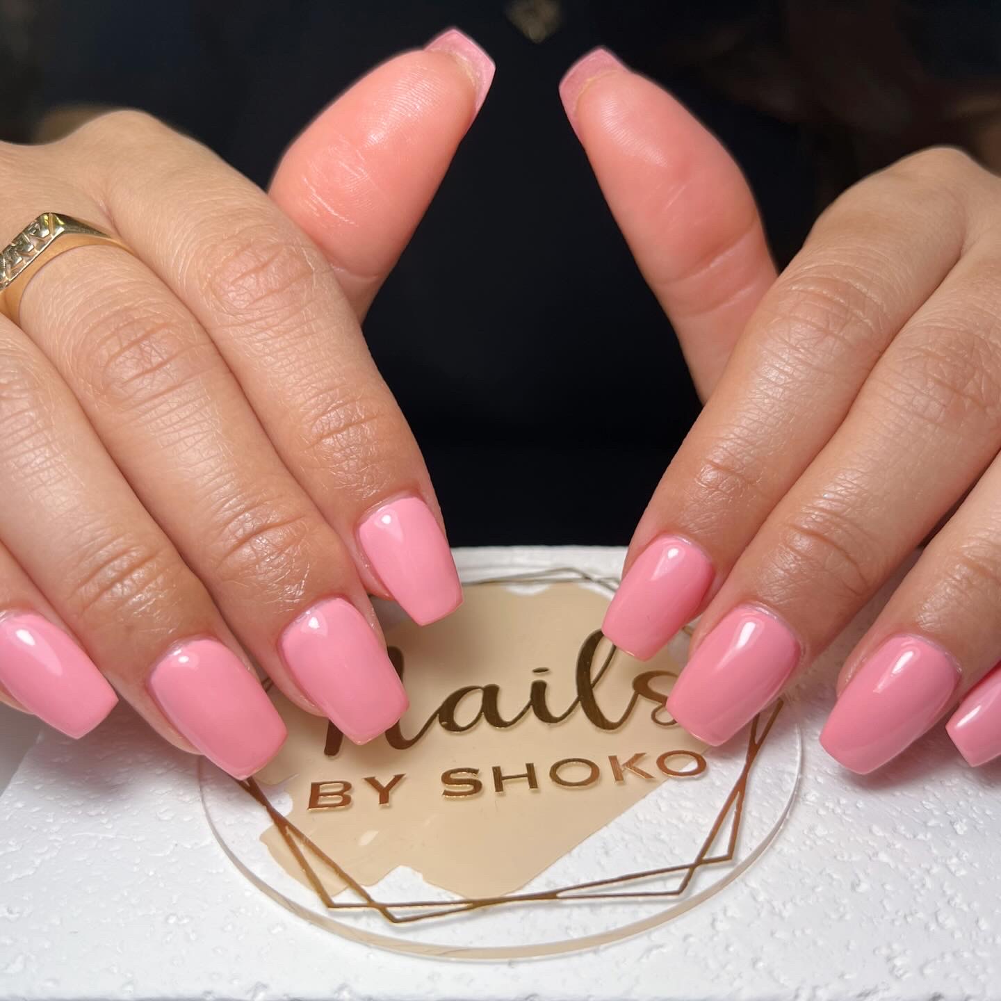 Full coverage tips w/ solid color