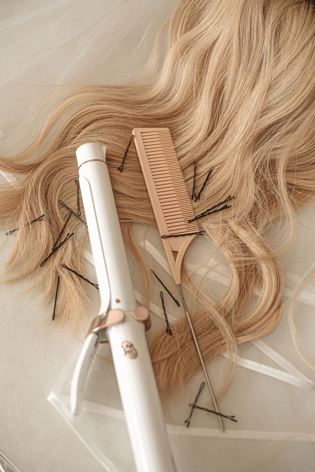 SHAMPOO & BLOWOUT