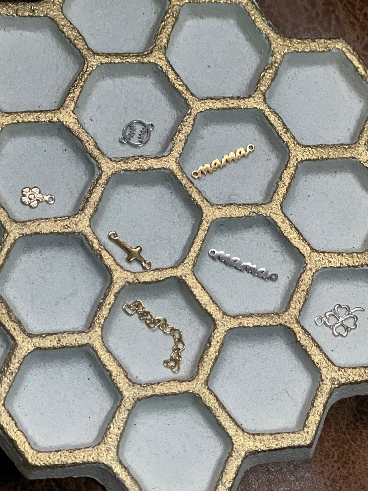 Connector/charm
