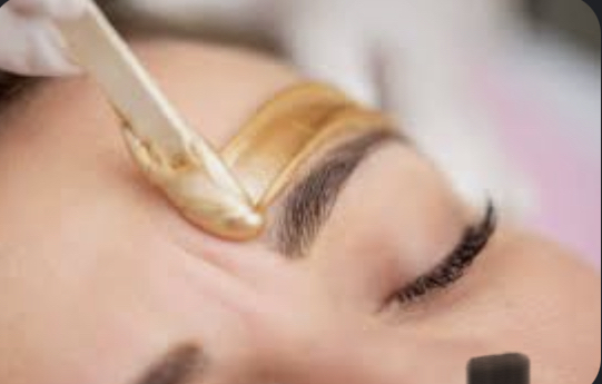 Eyebrow Shaping (Wax)