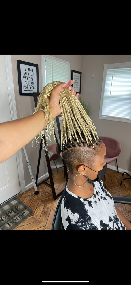 Knotless Small Box Shaved Sides mid