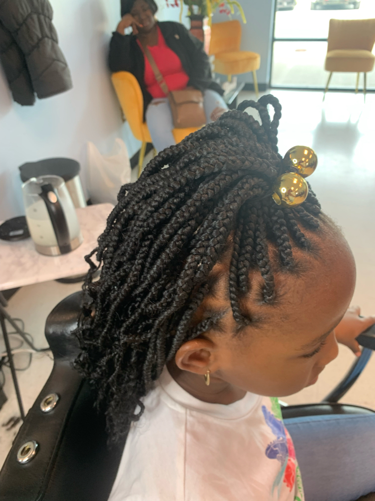 Kids Small Box Braids/med knotless