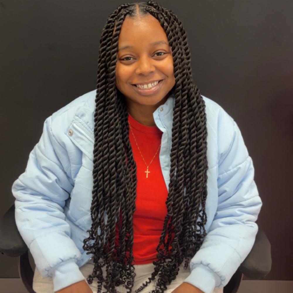 Medium Knotless Twist at StyledByDejaNajee in Bourbonnais, IL