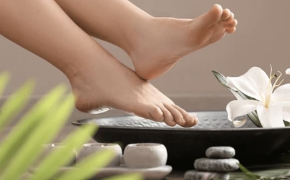Regular Pedicure+Hot Stone+Paraffin