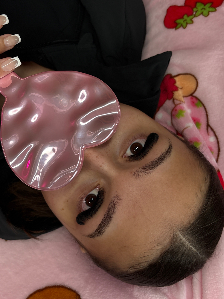 VOLUME lashes (Full Set)