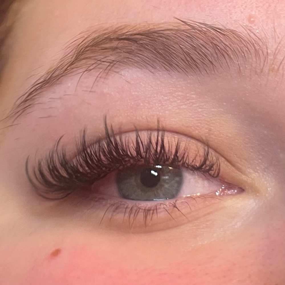 Wet Look Lash Extensions Infill