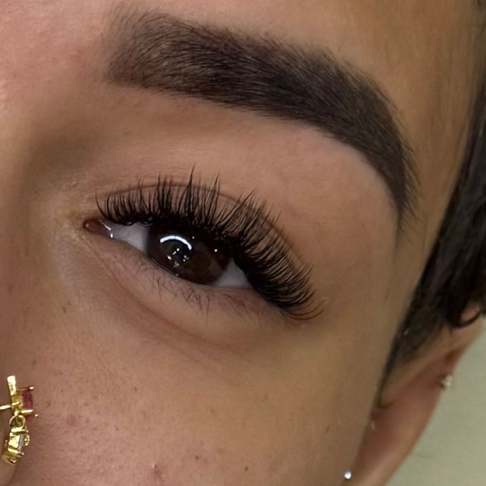 Hybrid Lash Extensions Full Set at GiaRo’s Brows & Blinkers in Pittsburgh, PA