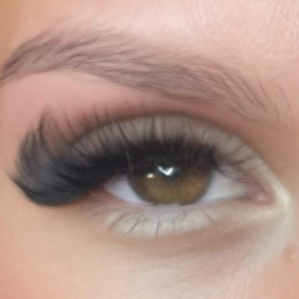 Lash Full Set at BeauTIFFul Modifications in Natalia, TX