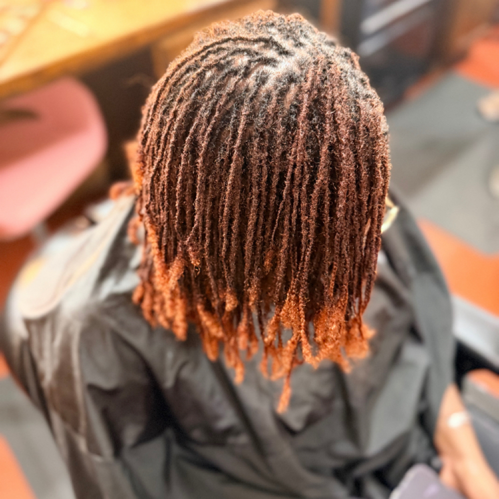 Microlocs Scalp Hydration Therapy at Styles By EMarlow CO in Camden, AR