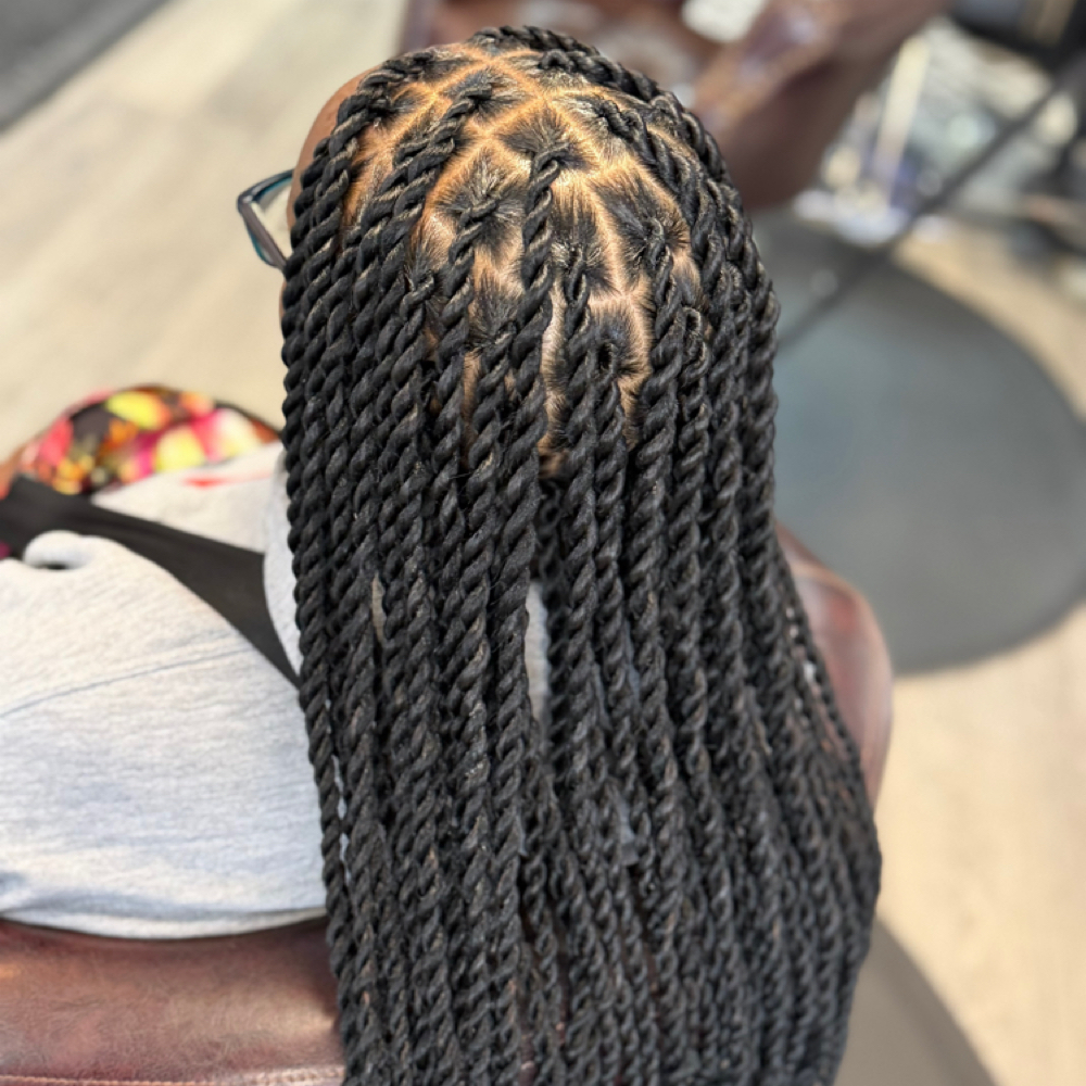 Havanna twist (smedium) at Harmobeauxhair LLC in Portsmouth, VA