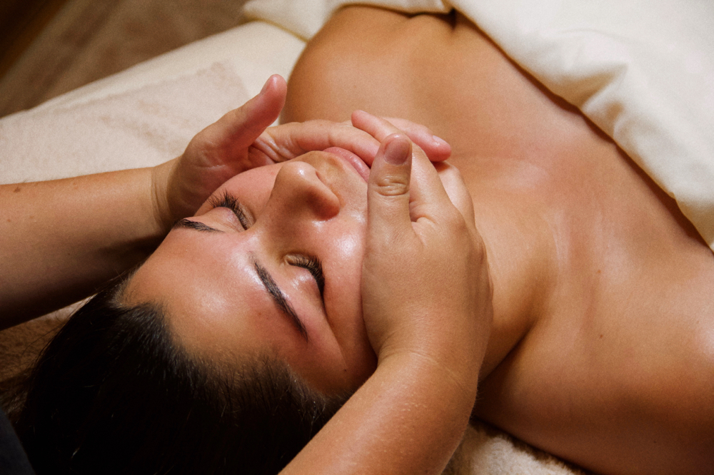 Lymphatic Flow Signature Facial