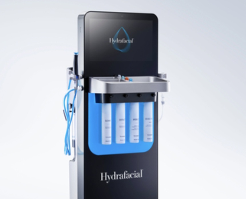 The D'Luna HydraFacial
