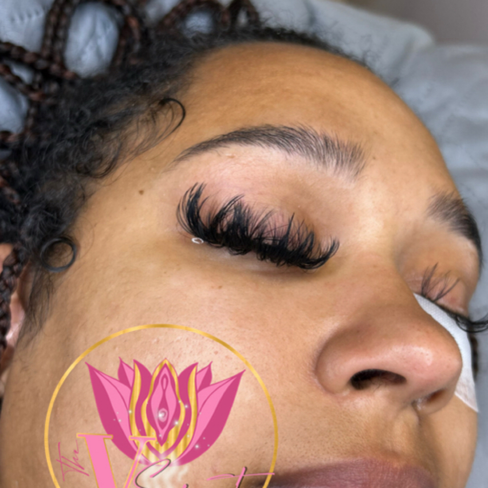 Lash Extensions Volume & Wispy at The V Suite Beauty Bar & Academy in Norfolk, VA