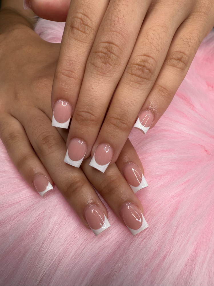 Full Set short at Lavish Nailz in Tampa, FL