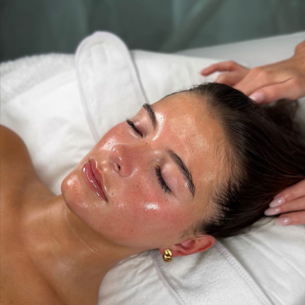 Glow And Contour Facial at Flavia Guimarães  Wellness & Beauty in Millbrae, CA