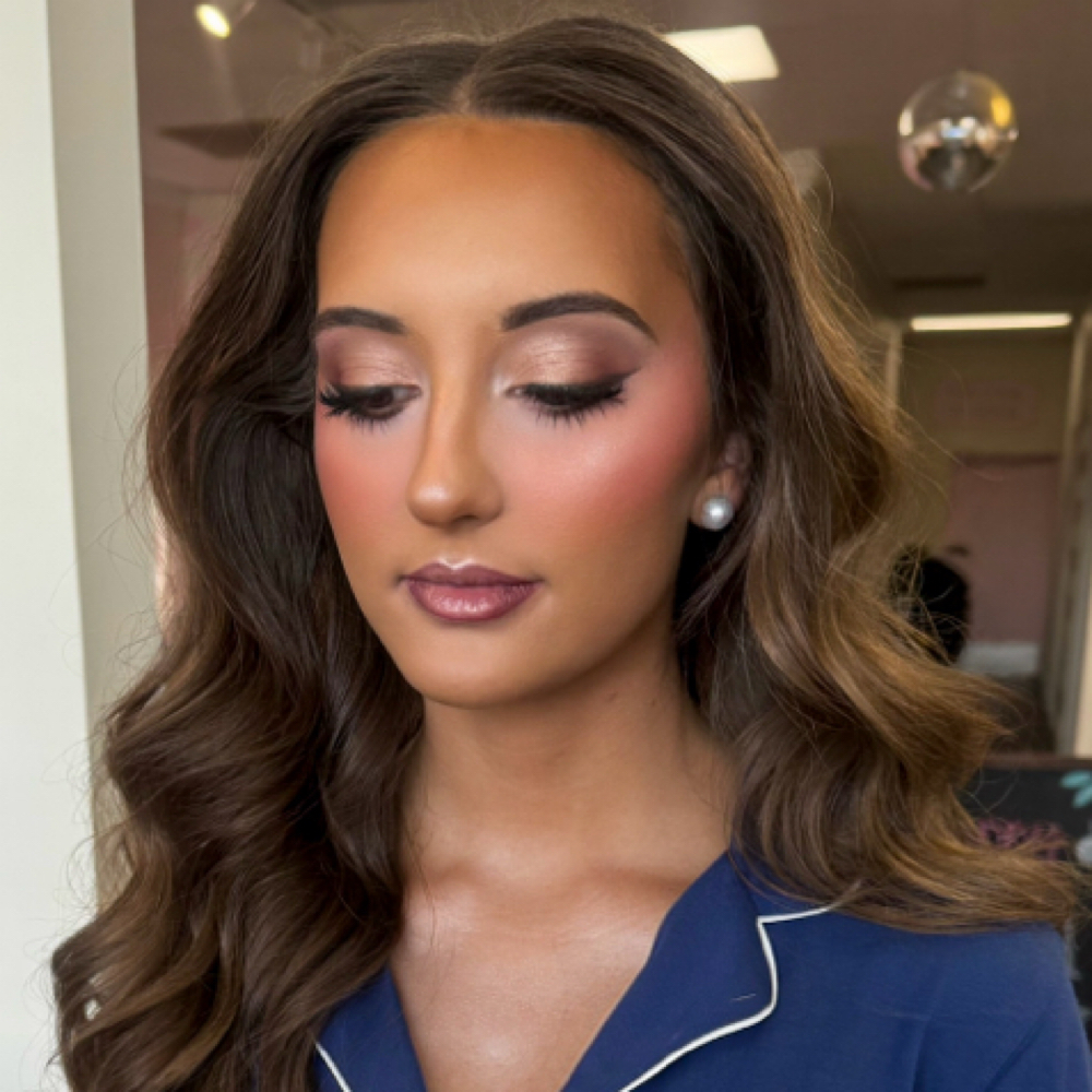 Hollywood Wave + Makeup at Artistry By Emmy in Eddyville, KY