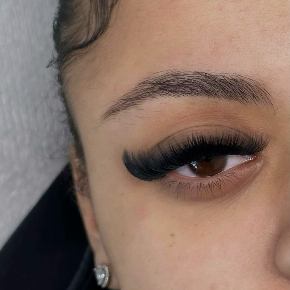 cat eye lashes at Lashedbybrielle