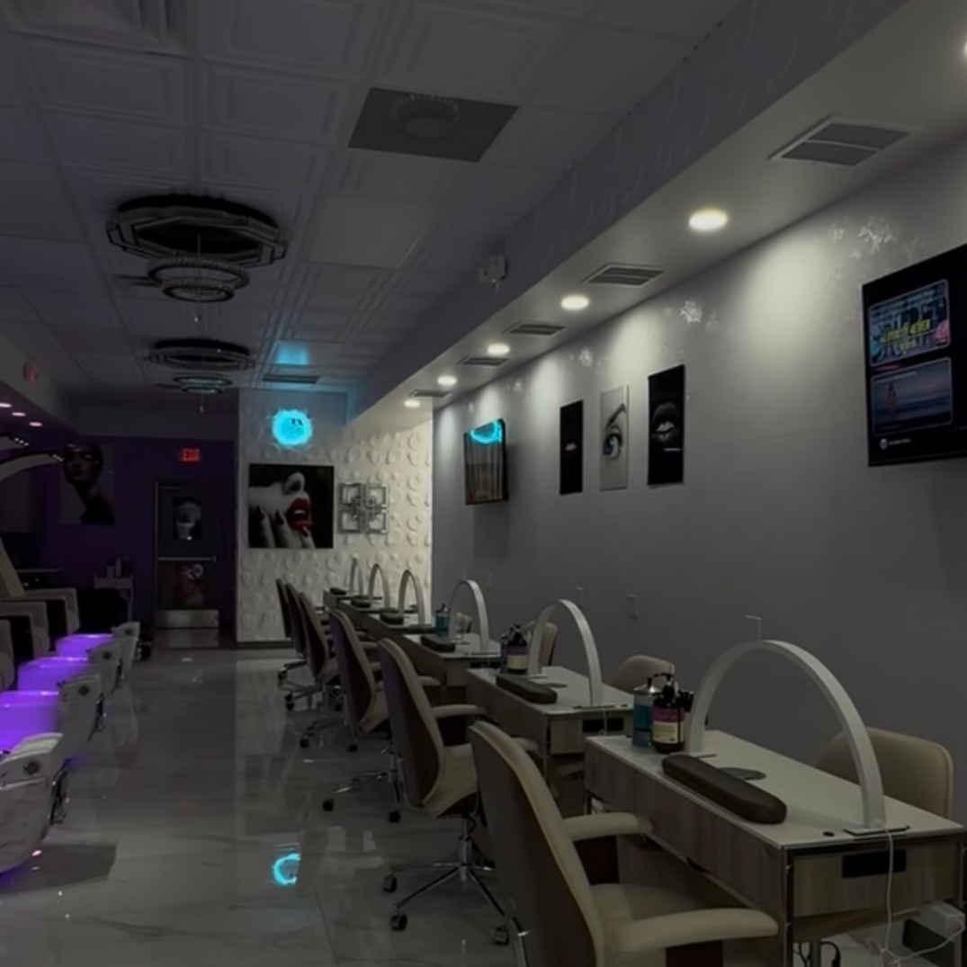 Detox manicure at GLAMOUR BEAUTY SALON & SPA in el paso, TX