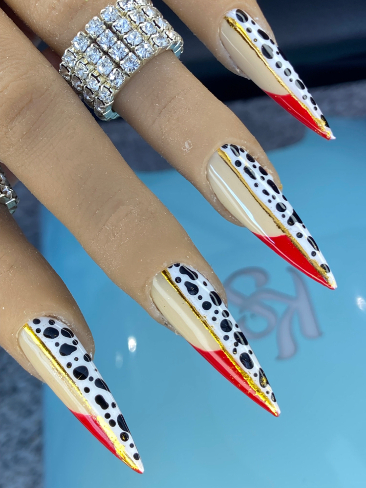 Dotting Art at Claws & Effect in Clarksville, IN