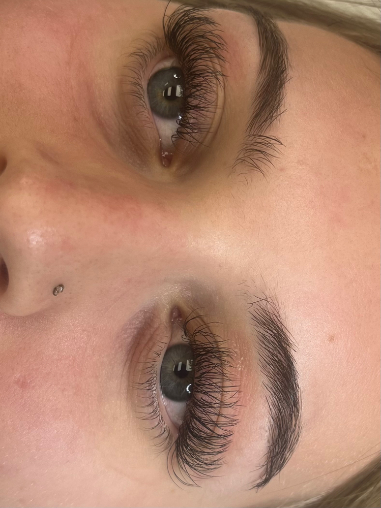 Hybrid Lashes With Sam
