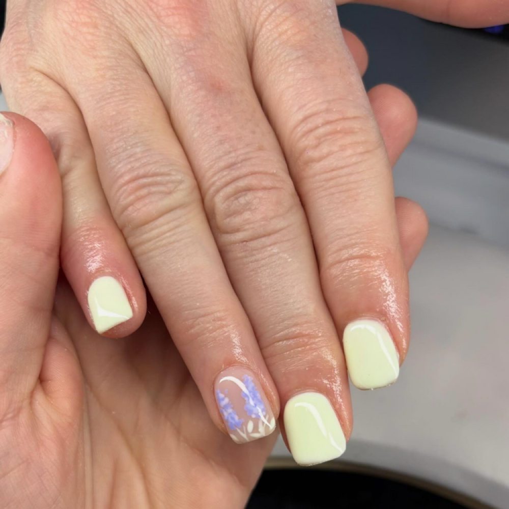 Builder Gel Minimal Design at Anna’s Final Touch in Duncansville, PA