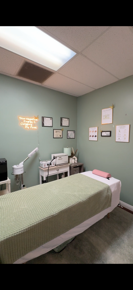 Consultation: Facial (in person)