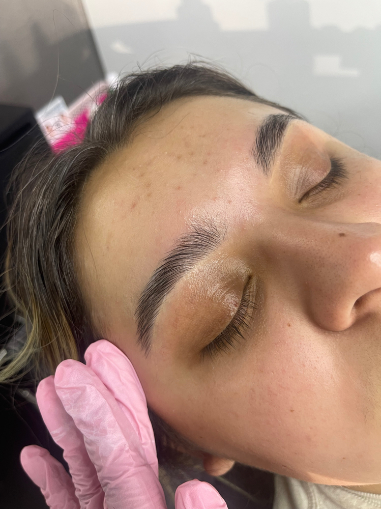 Eyebrow Waxing & Lamination