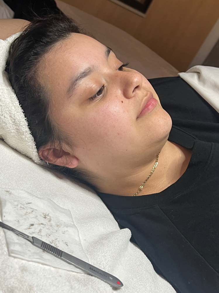 Luminous Glow Dermaplaning Facial🌿