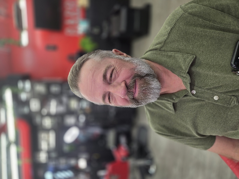 Deluxe Cut And Beard