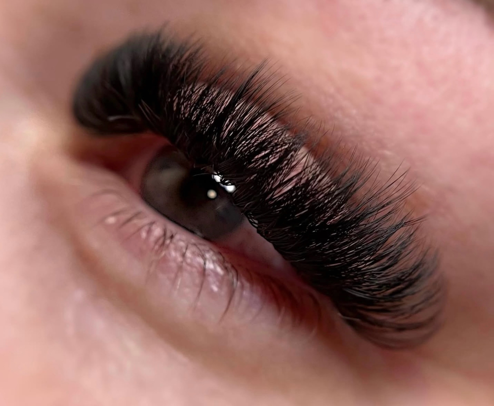 Light Volume Lash Extensions