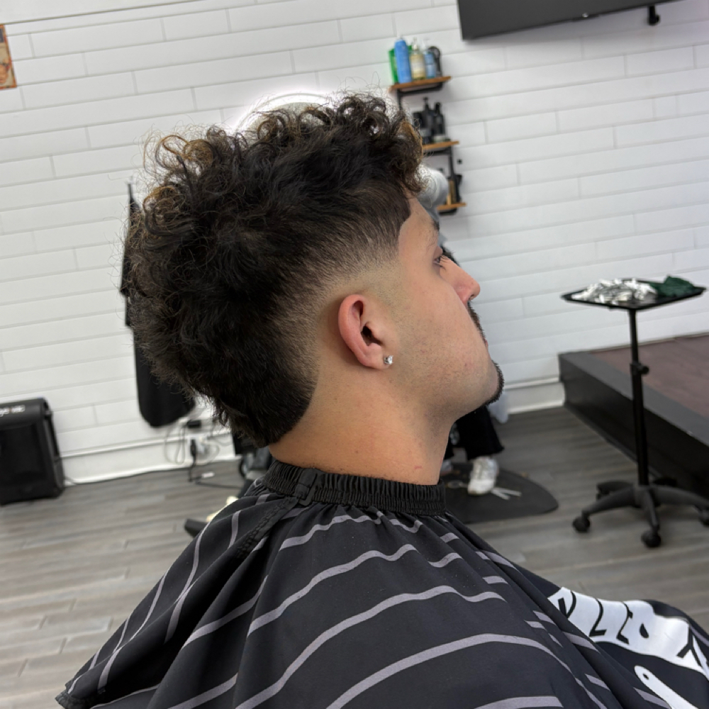 Mens Haircut at H & B House Of Hair in Sterling, IL