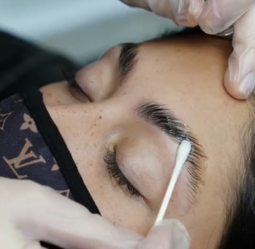 Brow Lamination (includes wax)