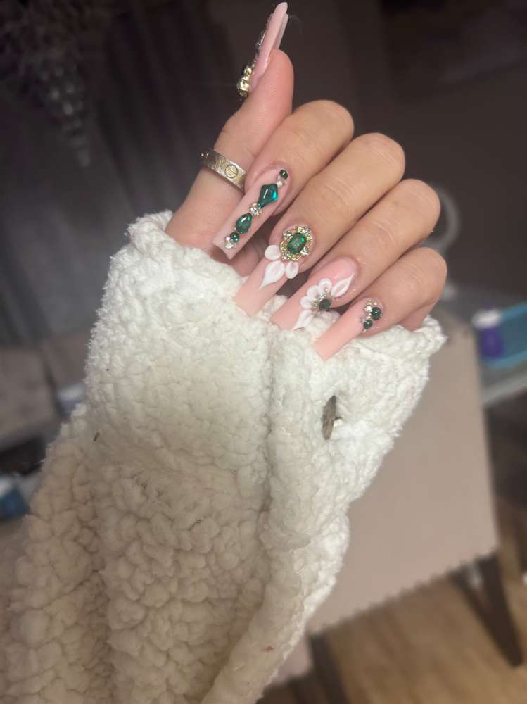 Medium Fullset 3D Flowers & Diamond at Kat Klawzz in Little River, SC