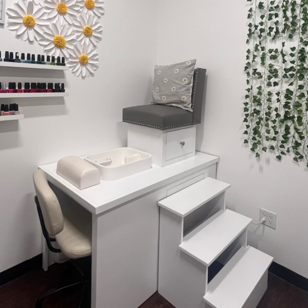 Pedi please at Giving daisies in Phoenix, AZ