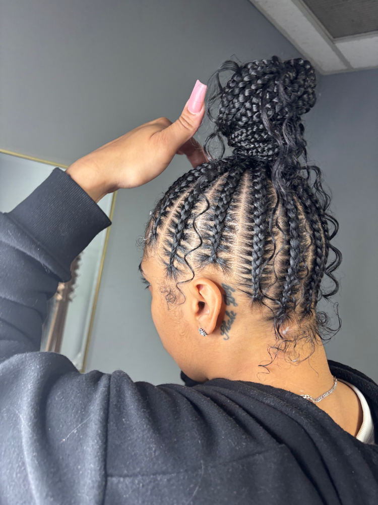 Adult Feed In Ponytail at Mirakle Lowery in Englewood, OH
