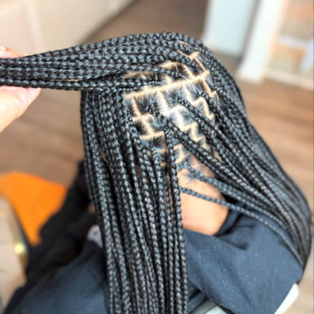 KNOTLESS / TWISTED SQUEALS at SmylezNStylez in Woodbridge, VA